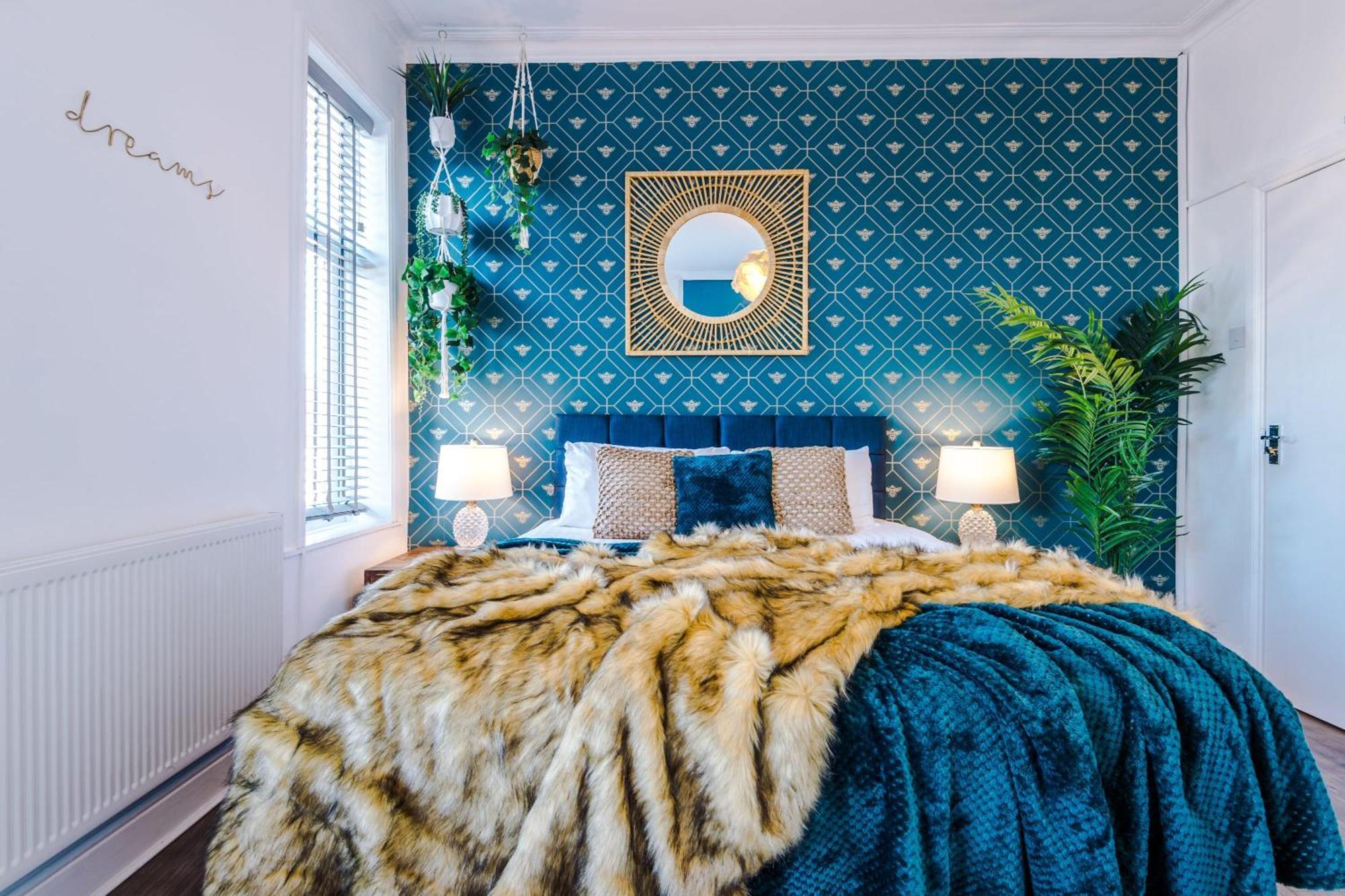 R&R At A Character Victorian Home Манчестър Екстериор снимка